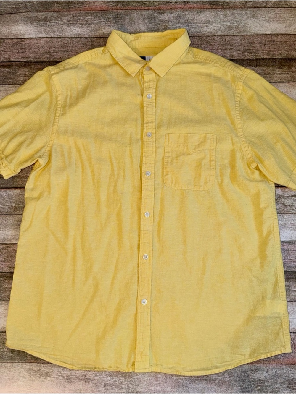 Old Navy Men's Light Yellow Short-Sleeve Button-Down Shirt